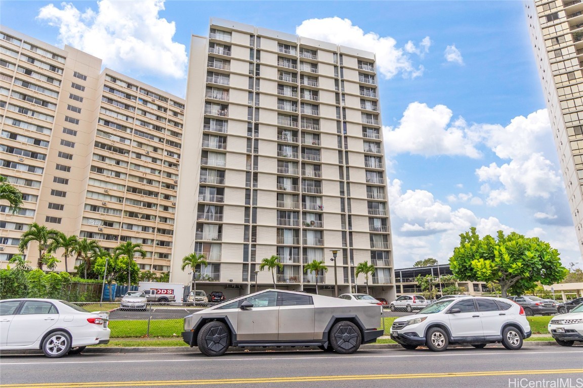 Holiday Lakeview Condominium