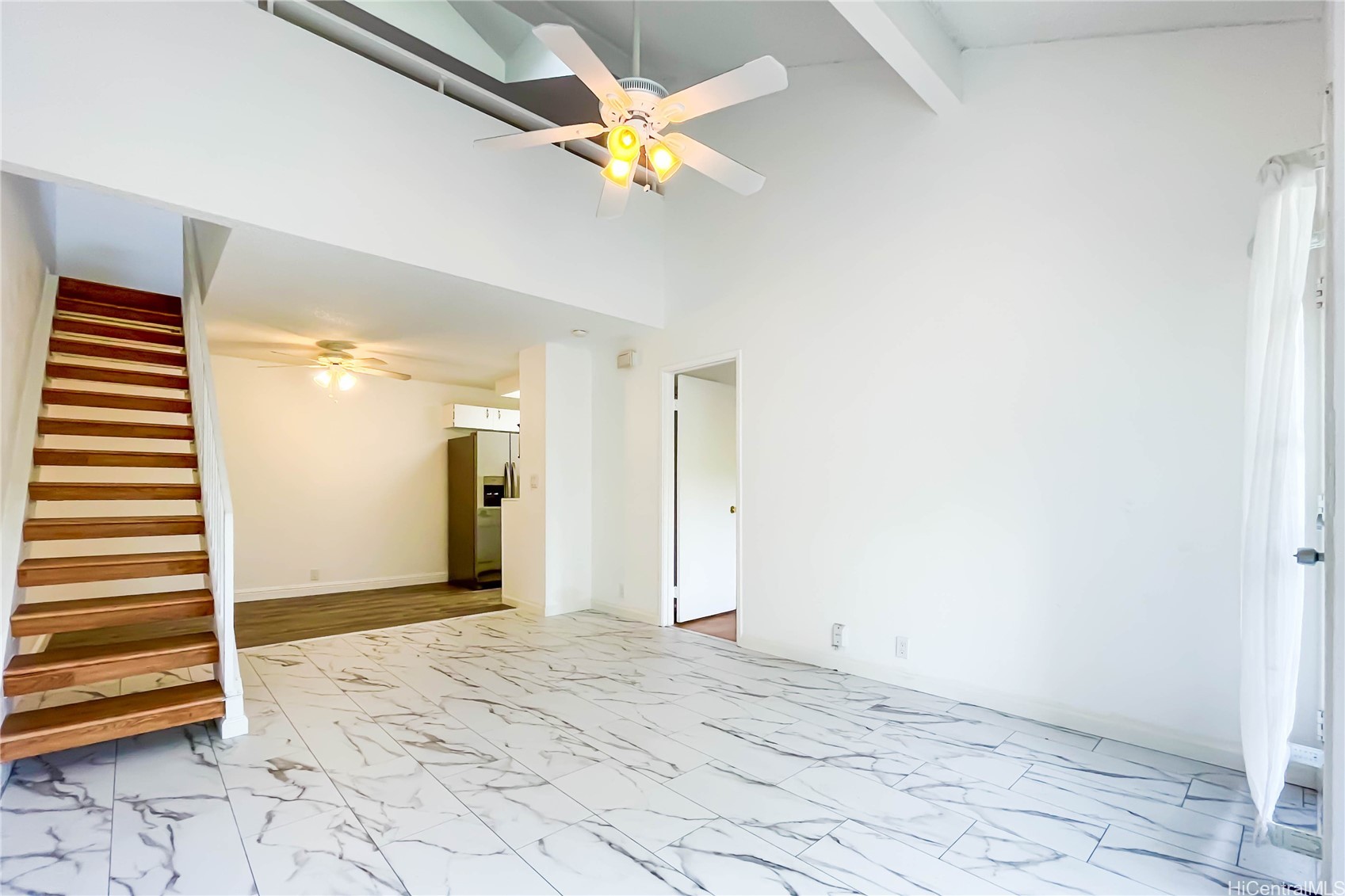 500 Mananai Place 17V