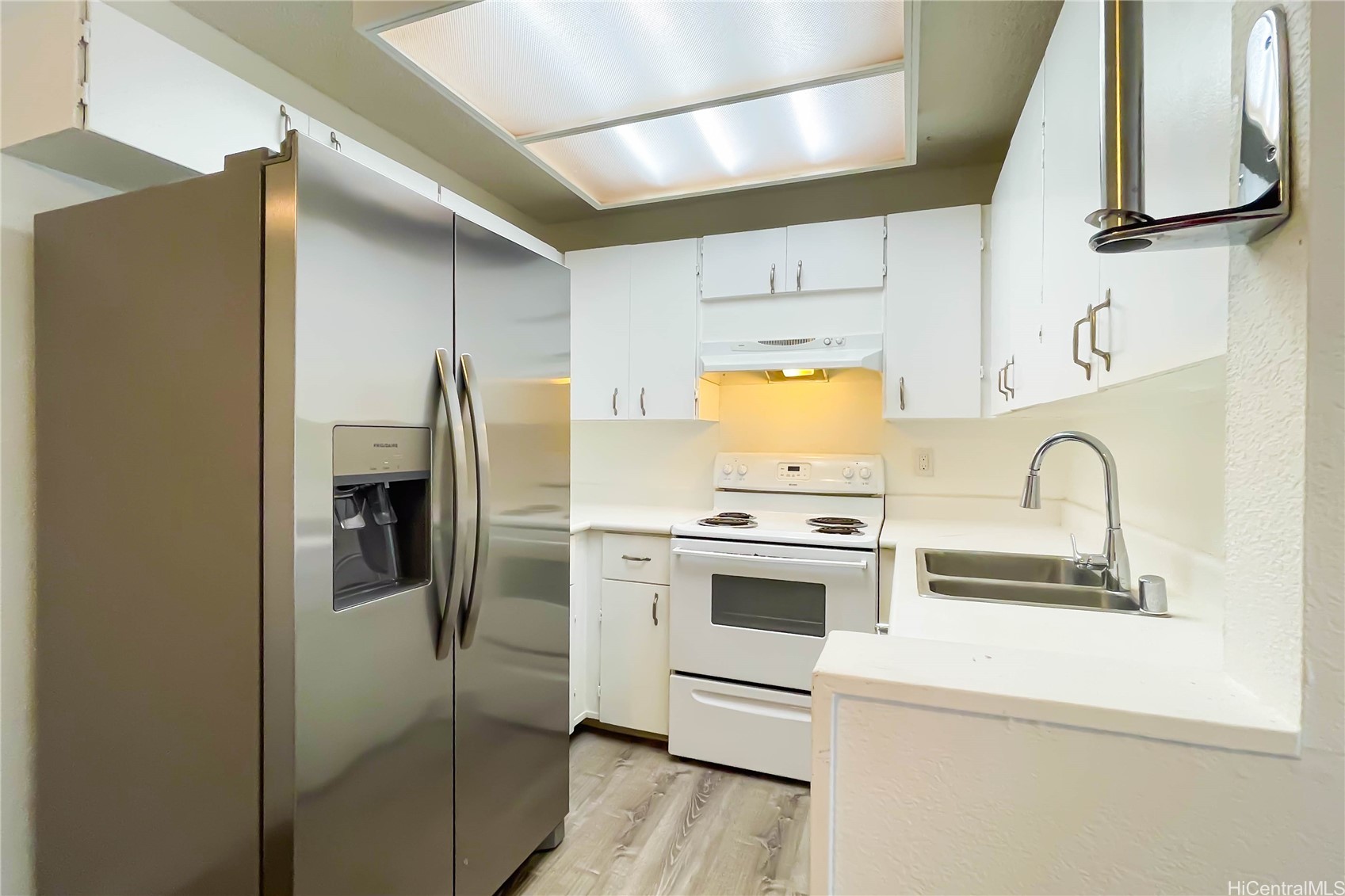 500 Mananai Place 17V