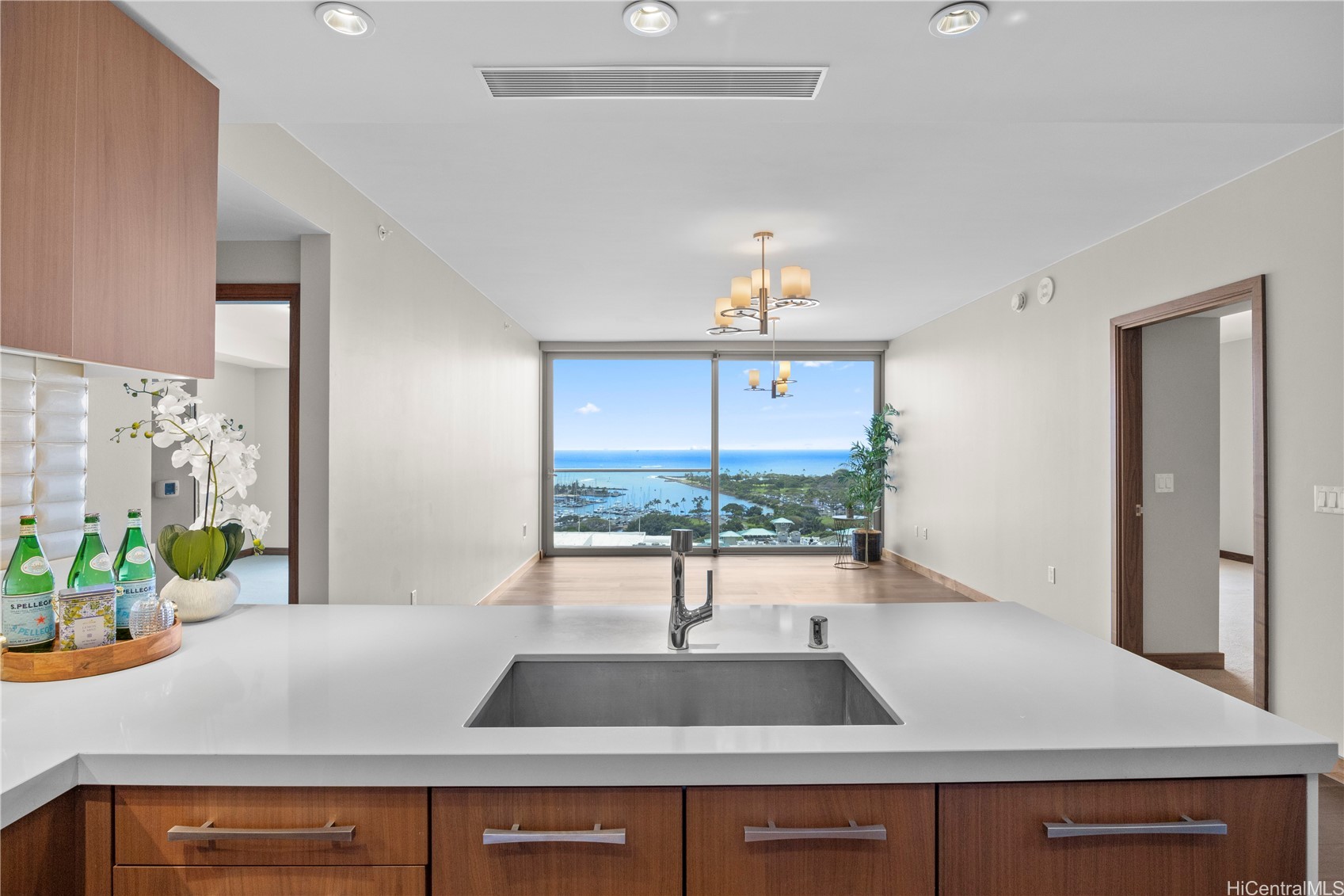 1555 Kapiolani Boulevard 1706