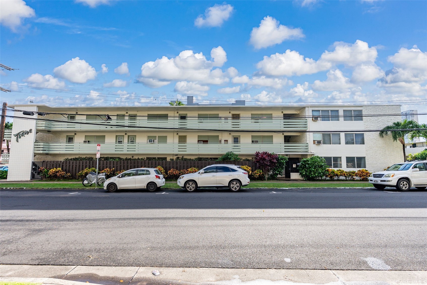 1735 Dole Street 106