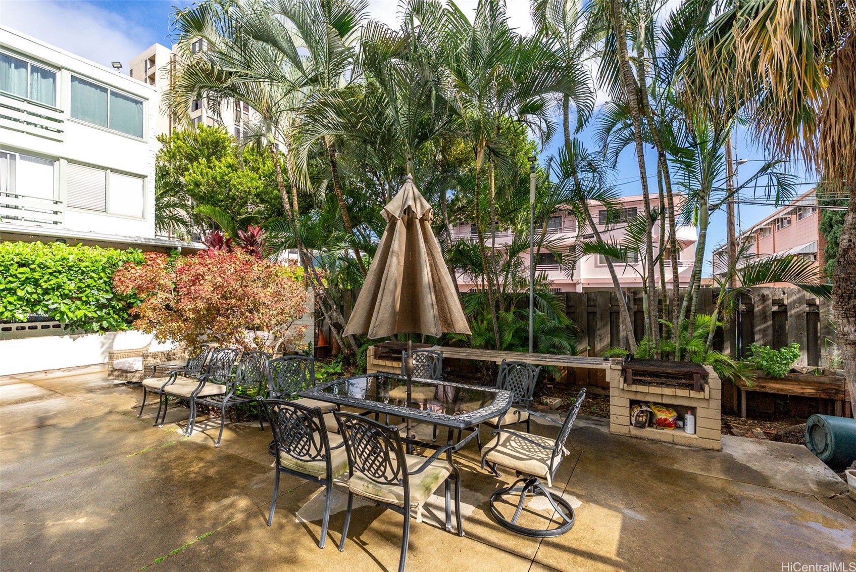 1735 Dole Street 106