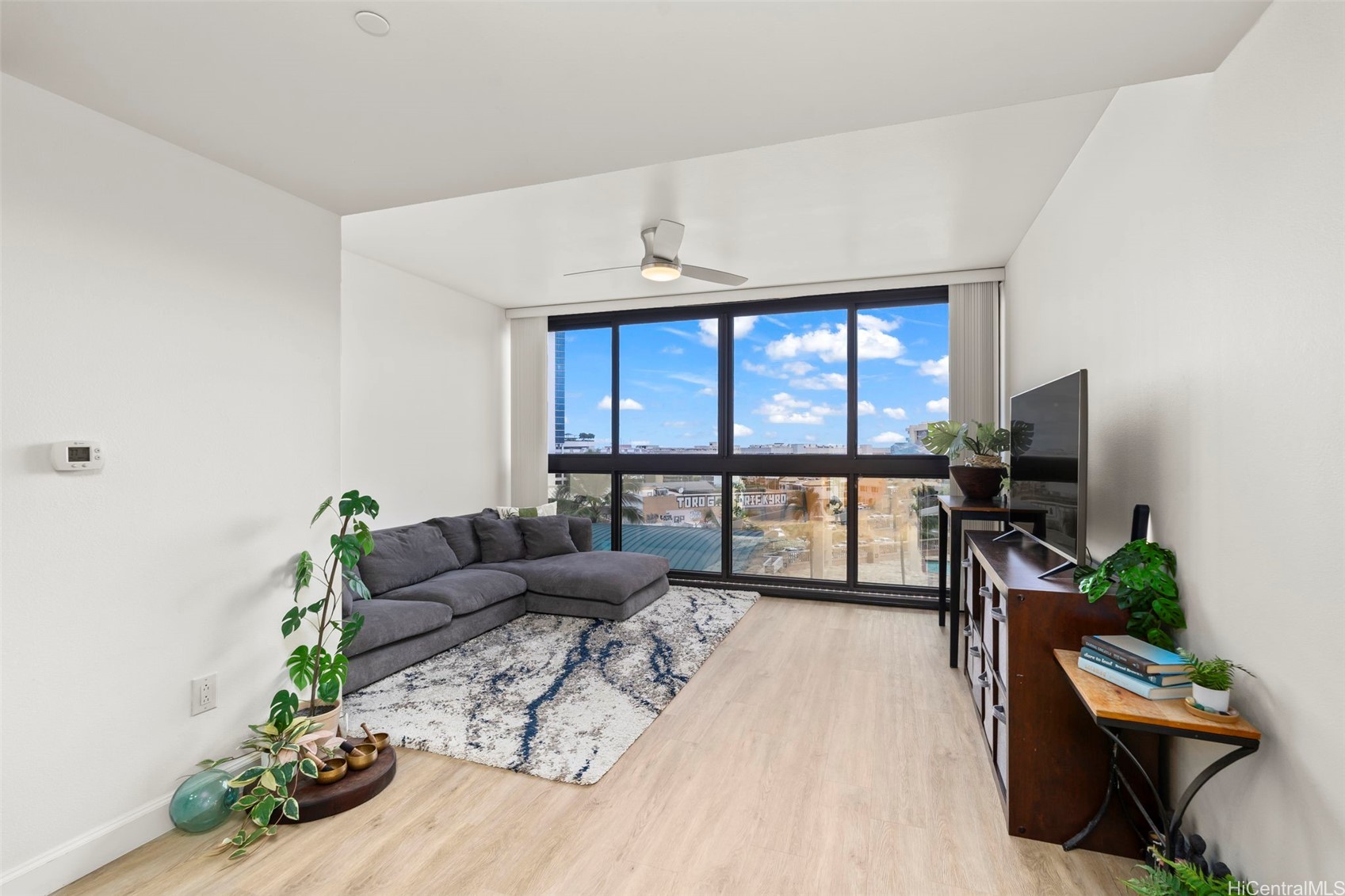 600 Queen Street 607