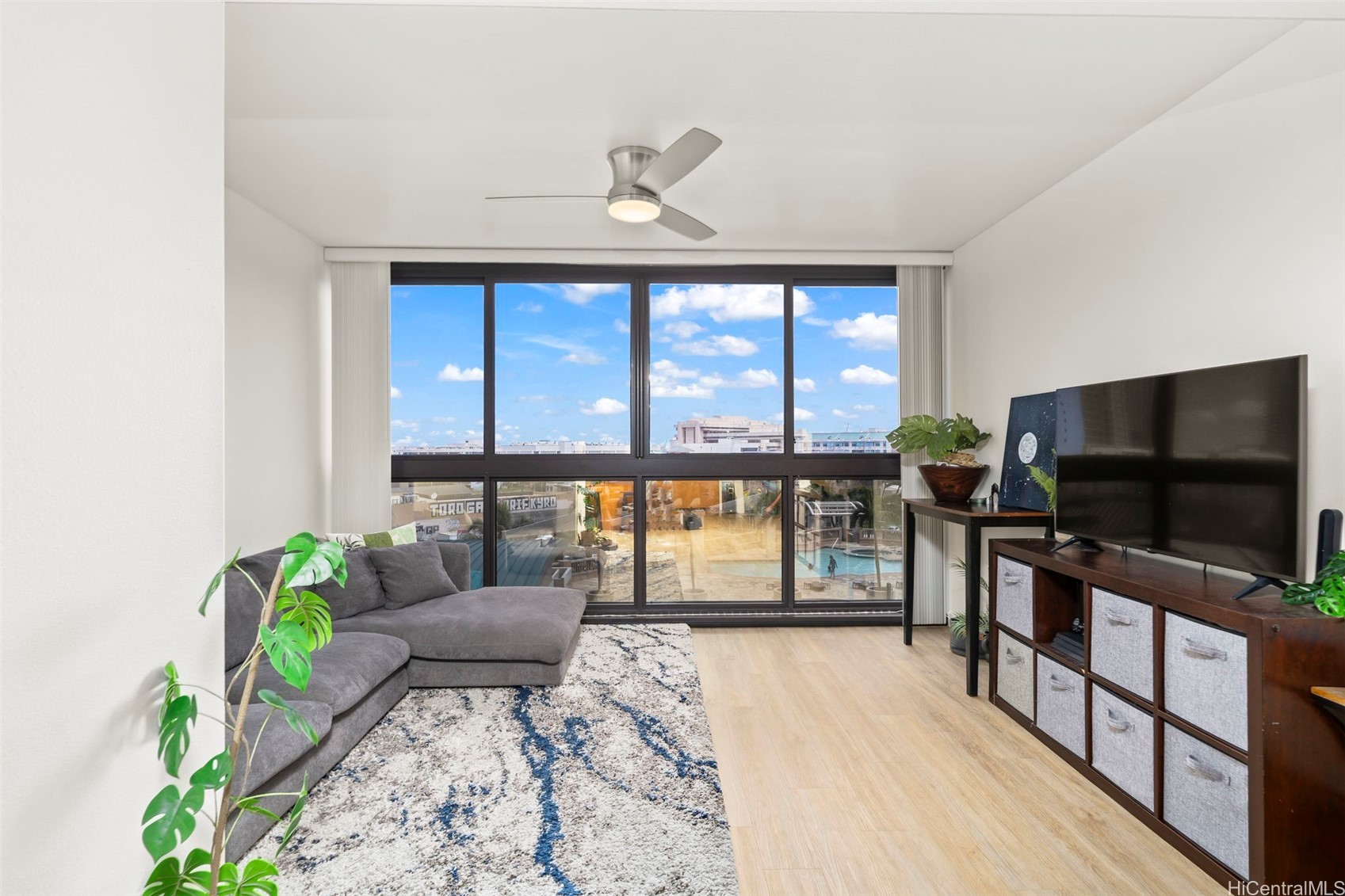 600 Queen Street 607