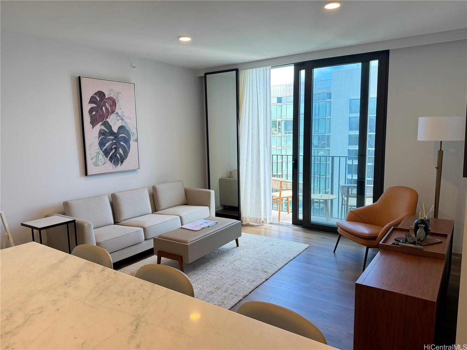 987 Queen Street 4104