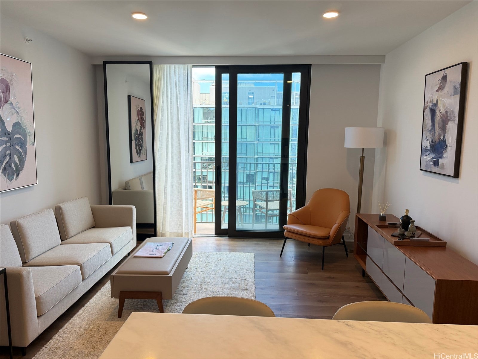 987 Queen Street 4104