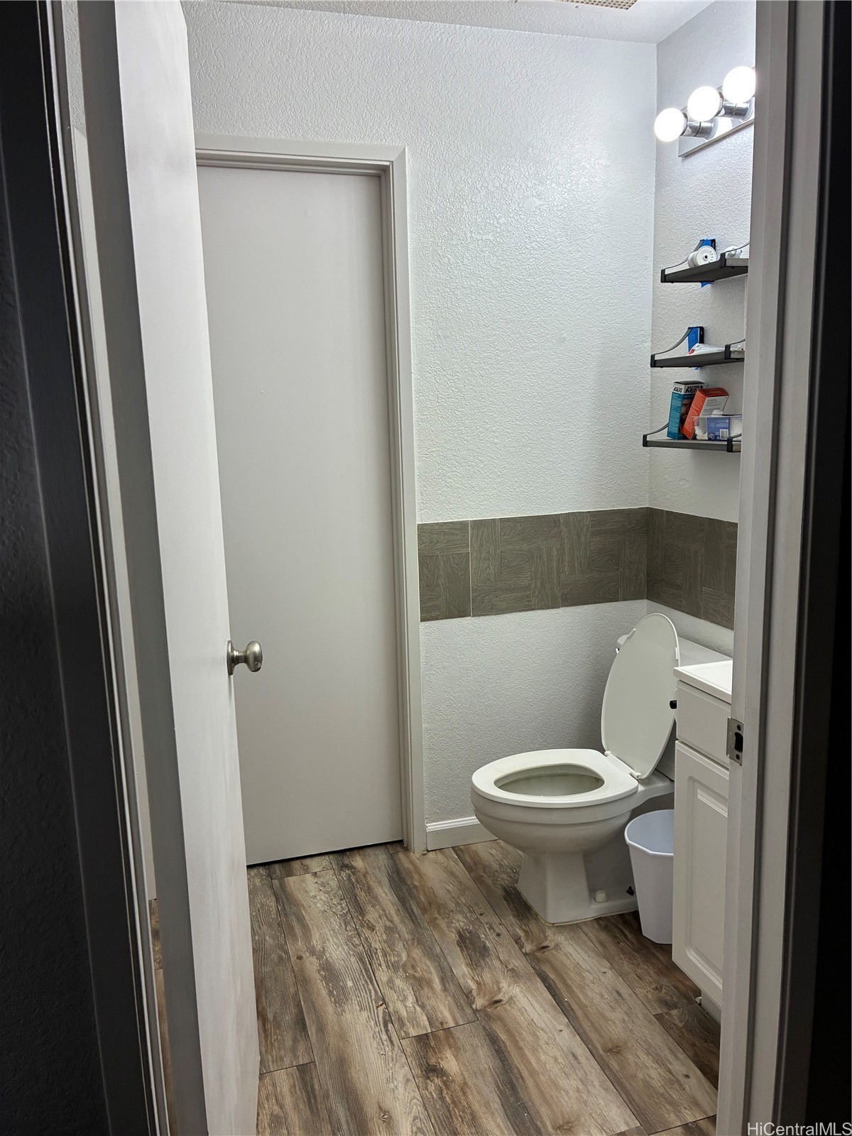 94-1453 Waipio Uka Street M102