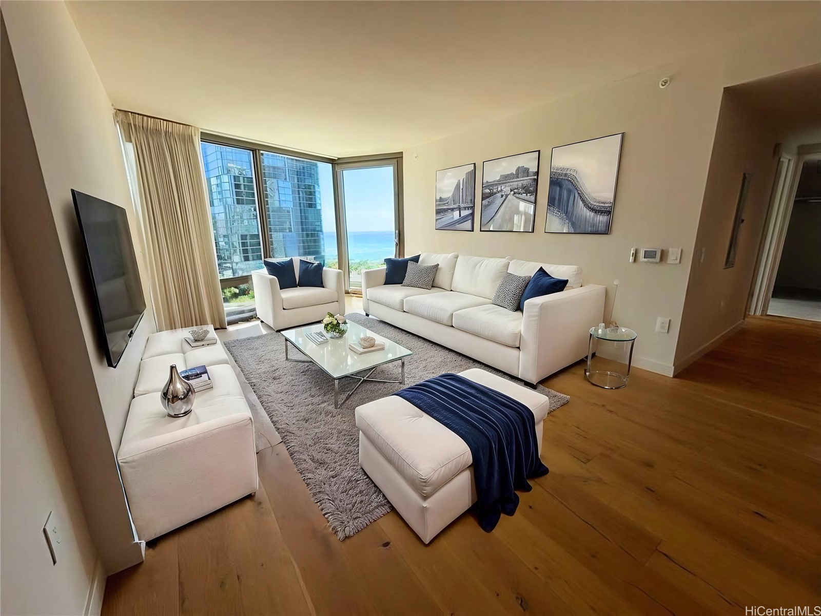 1001 Queen Street 1602