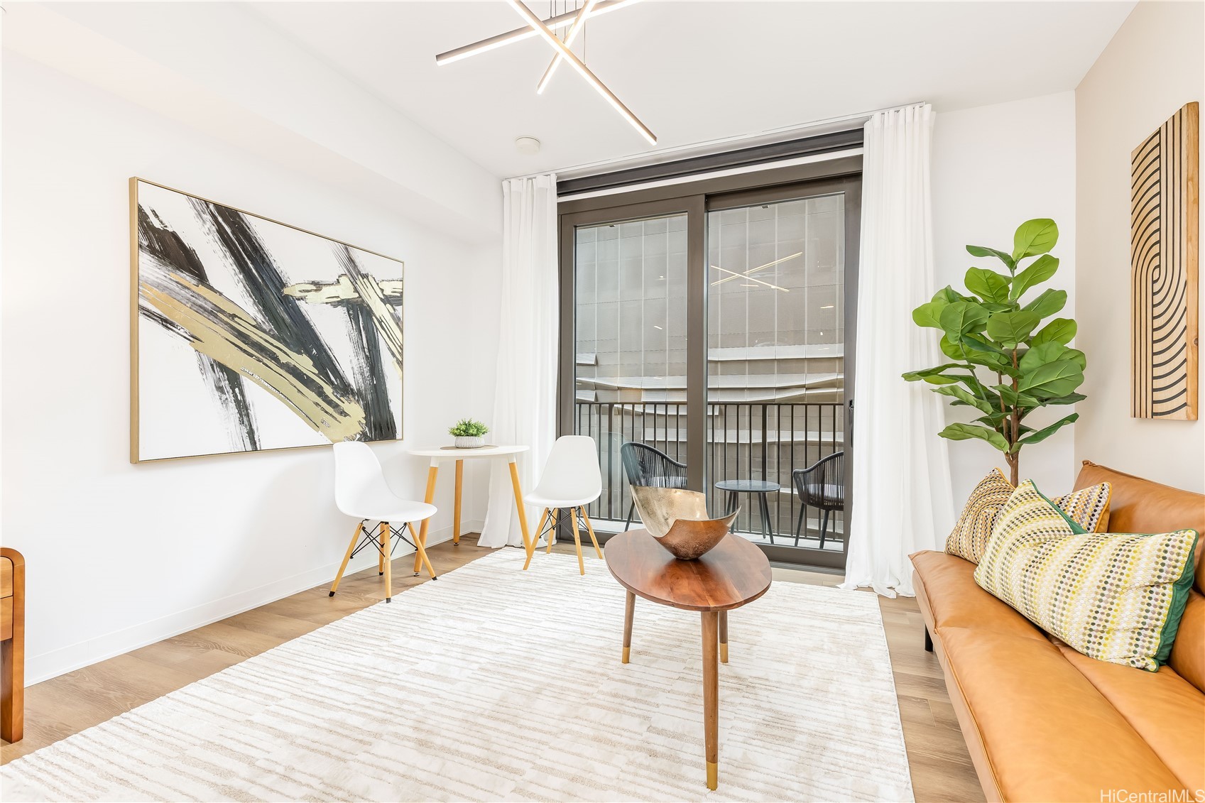 987 Queen Street 510