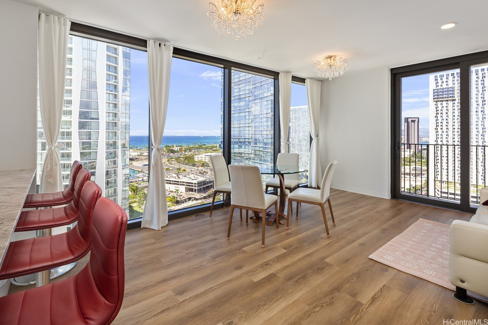 987 Queen Street 2201
