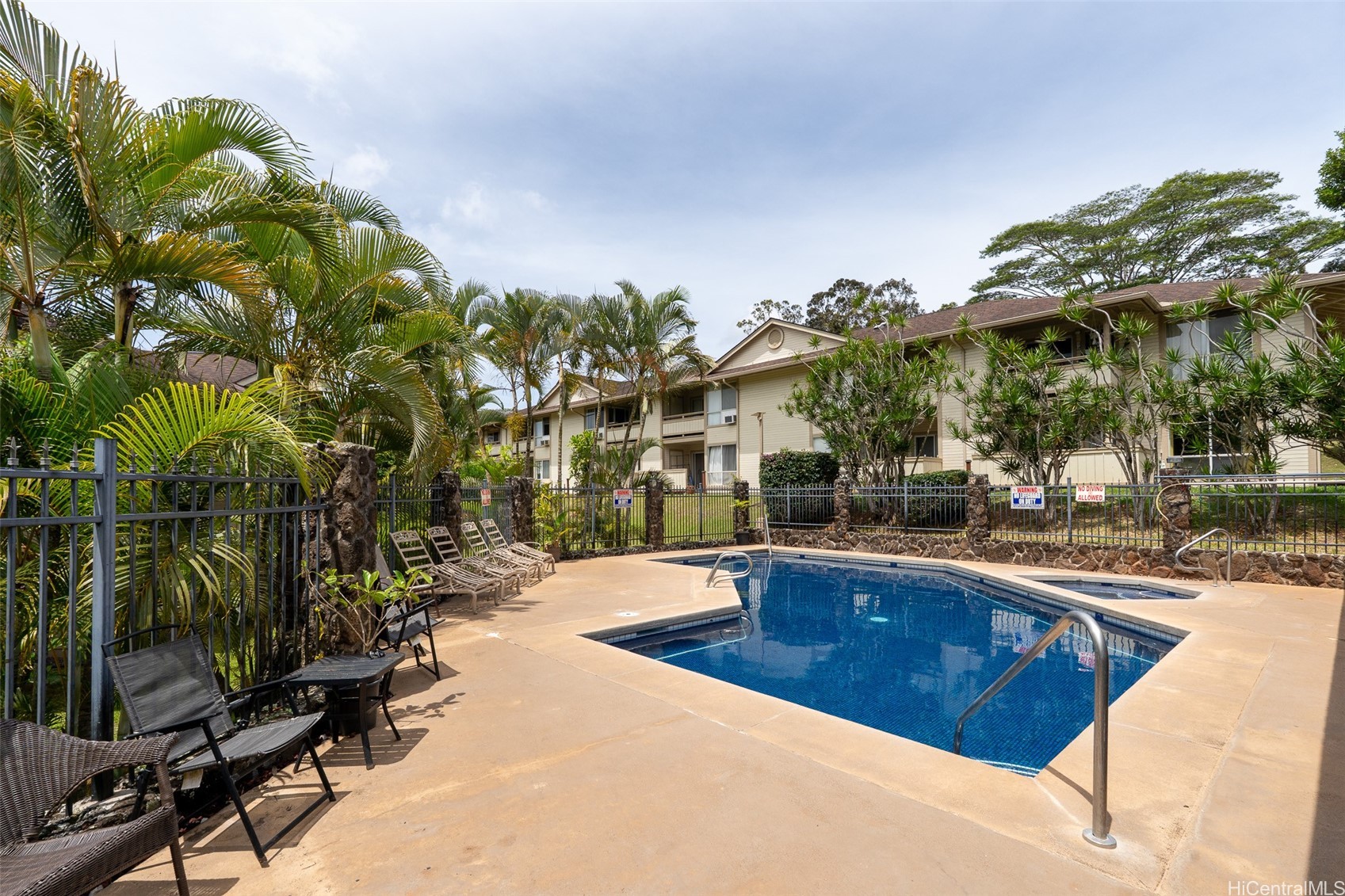 Ridge At Launani Valley Condominium