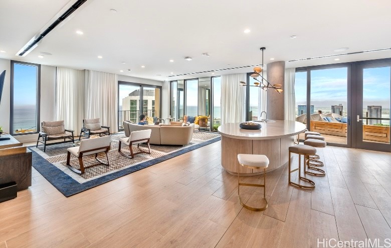 987 Queen Street 2115