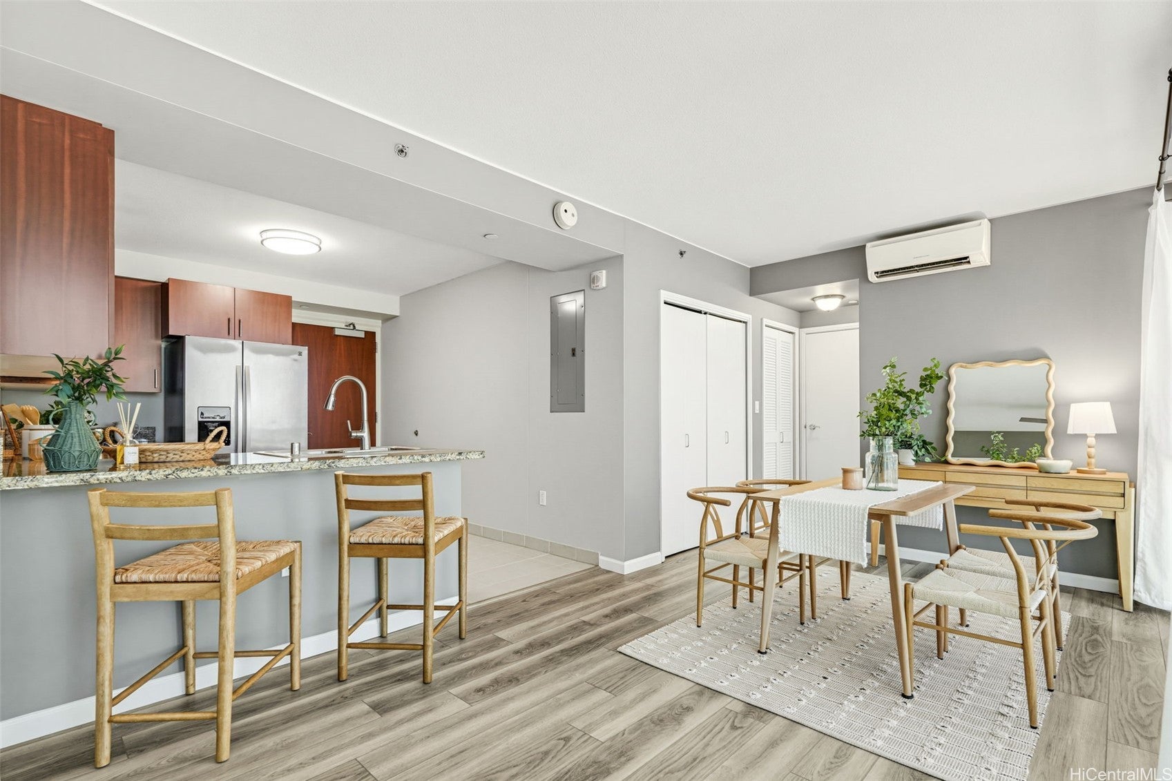 909 Kapiolani Boulevard 1002