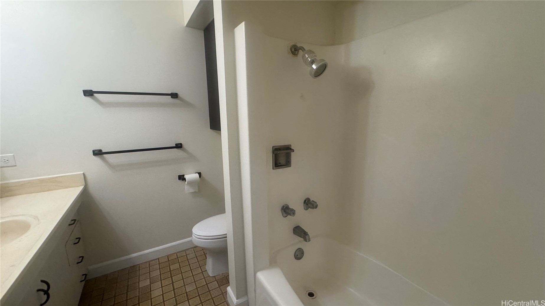 747 Amana Street 1015