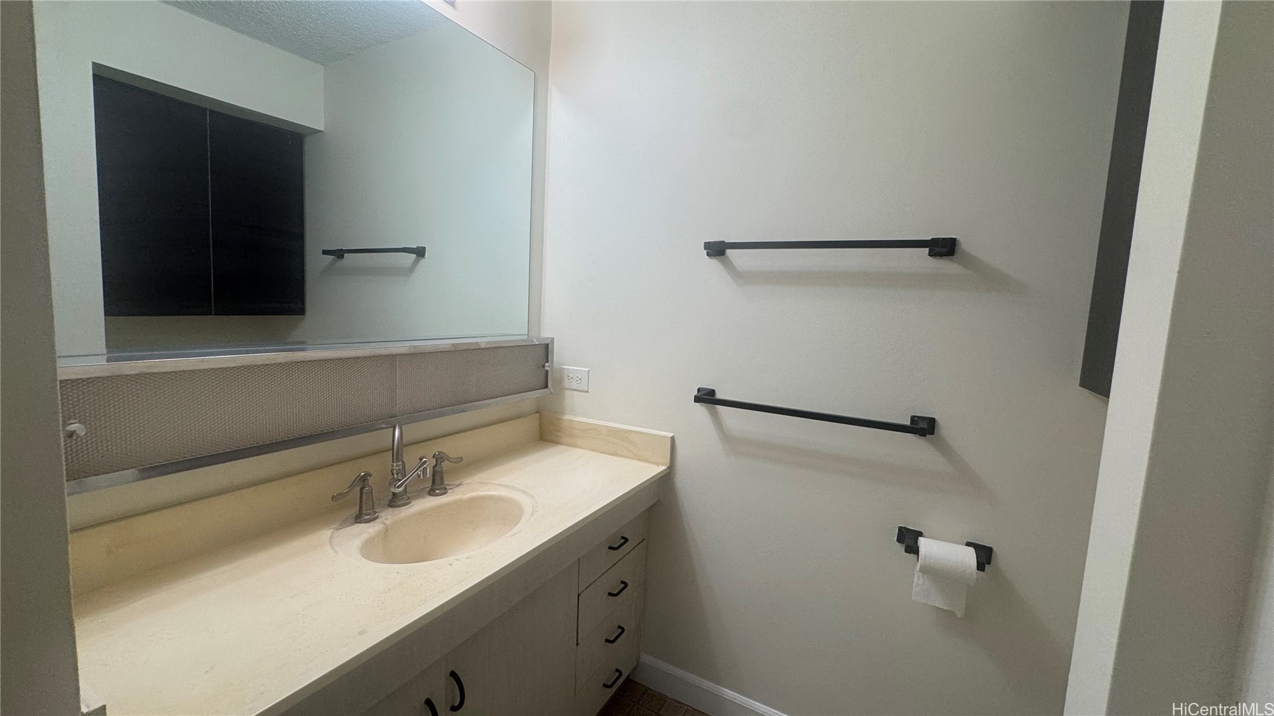 747 Amana Street 1015