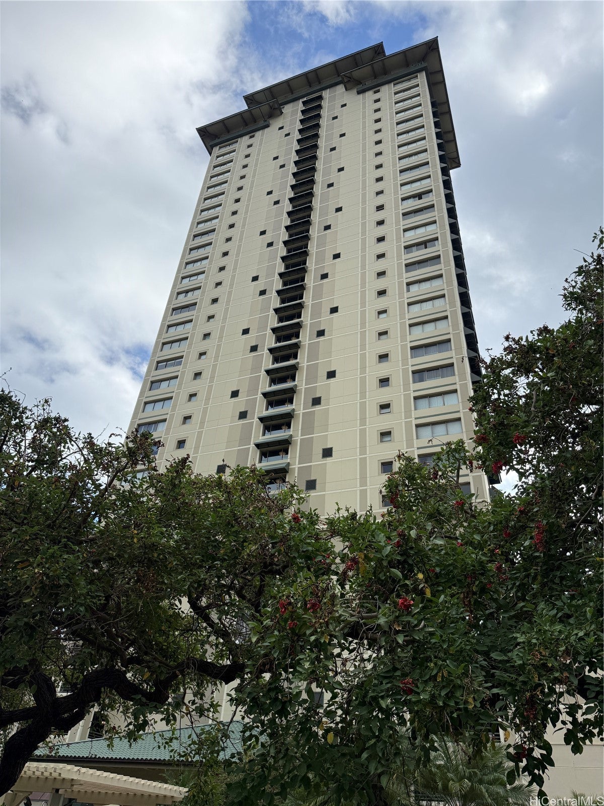 421 Olohana Street 1403