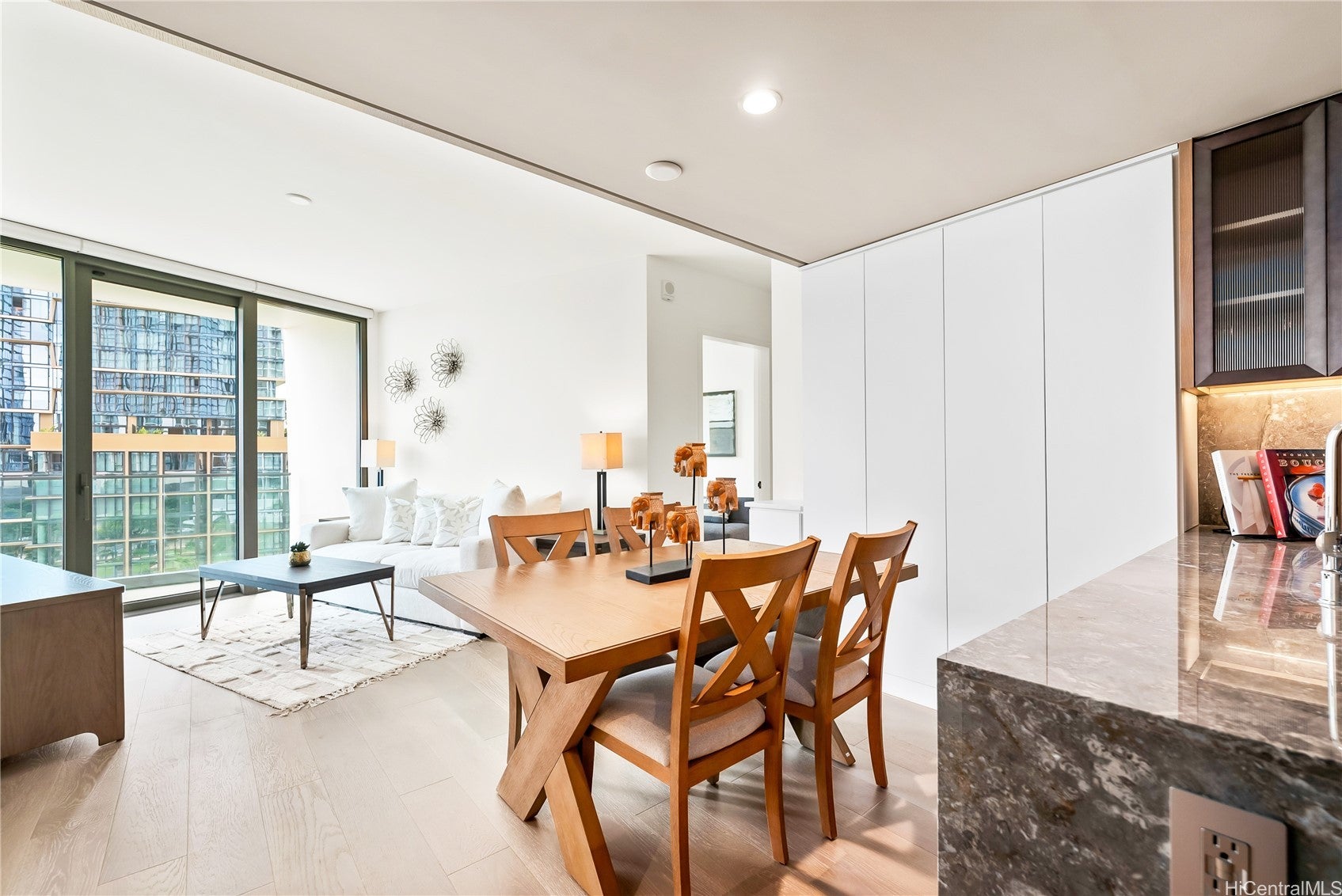 1000 Auahi Street 707