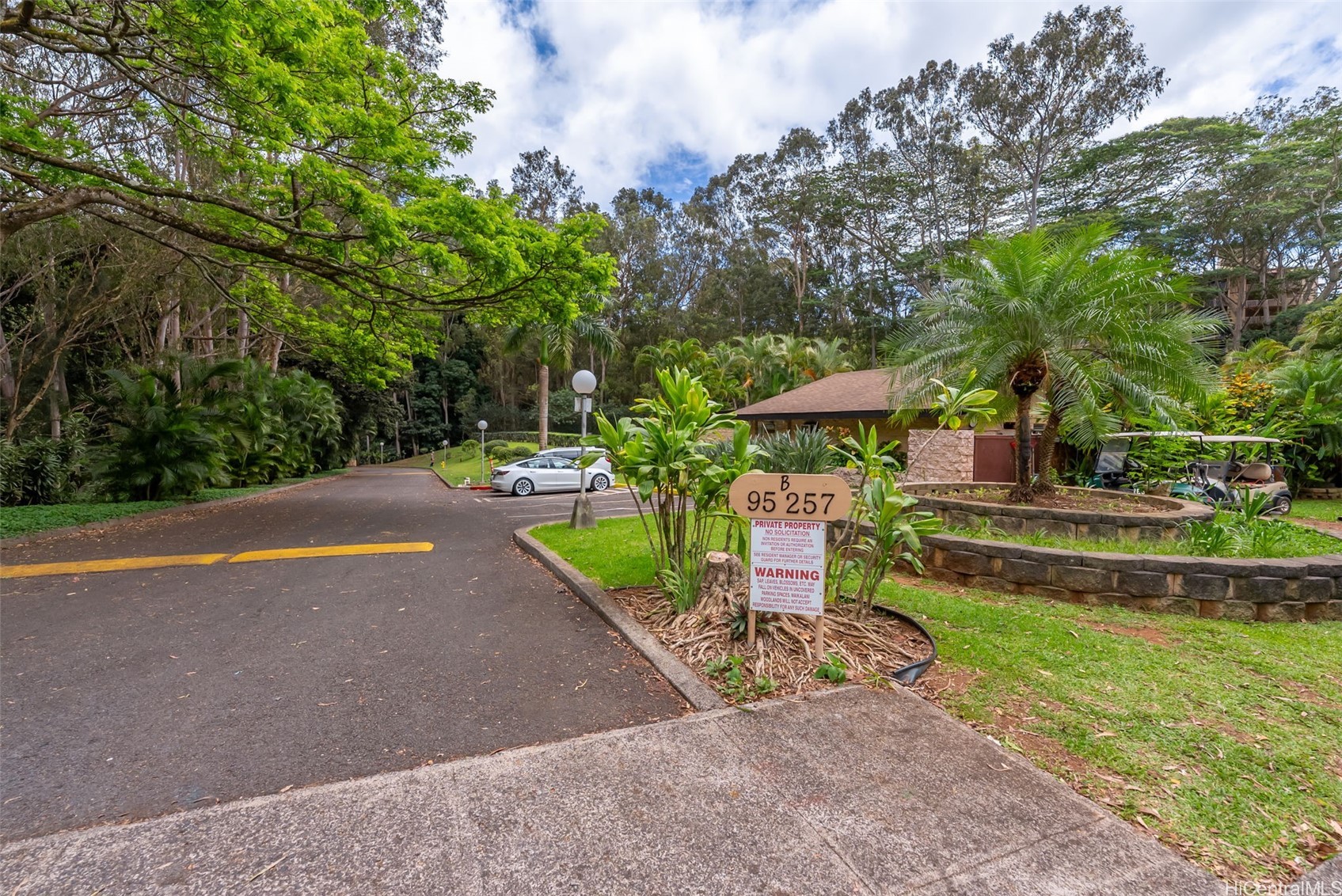 Waikalani Woodlands Condominium