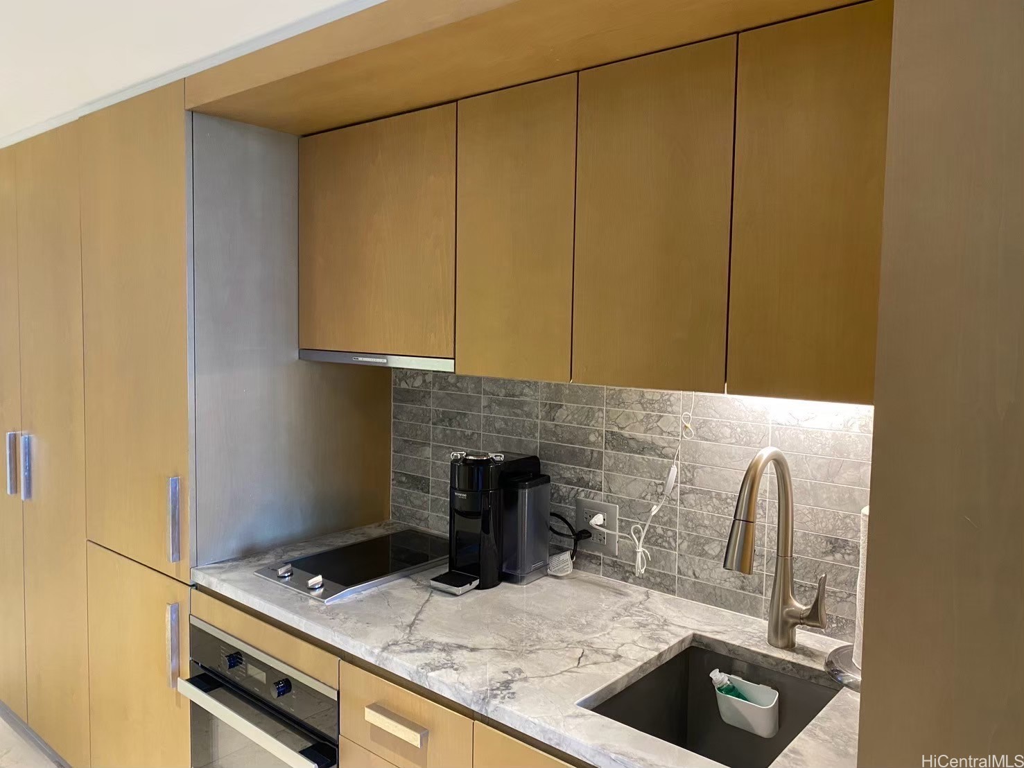 383 Kalaimoku Street 1608