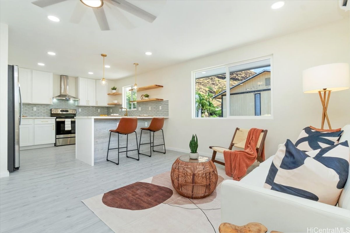 86-906 Hale Ekahi Drive