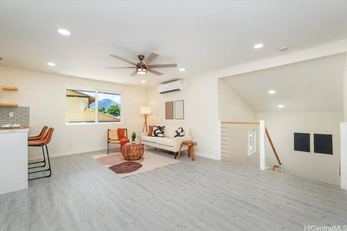 86-906 Hale Ekahi Drive