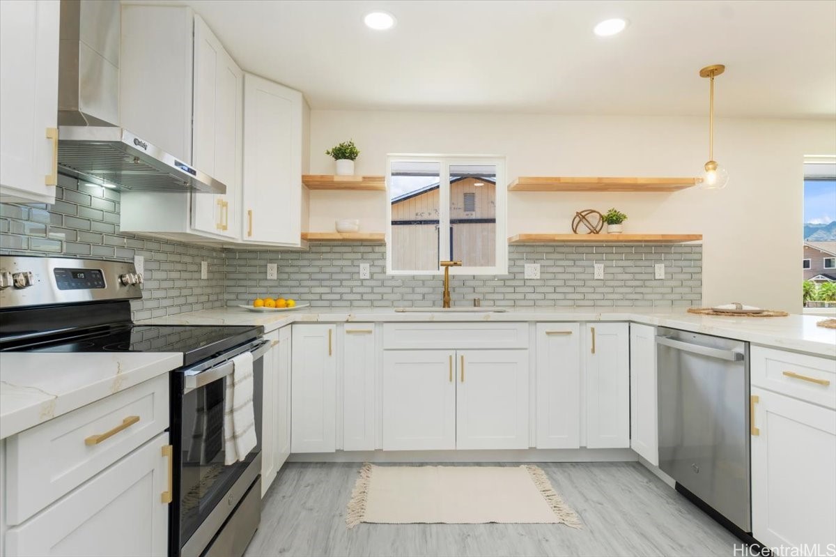 86-906 Hale Ekahi Drive