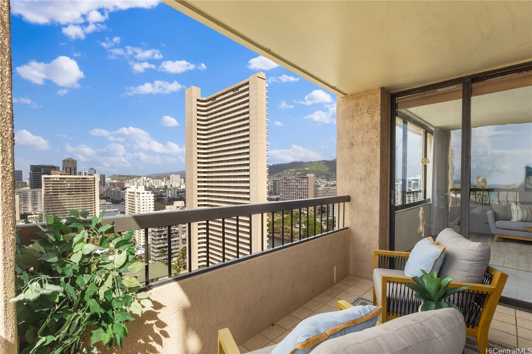 430 Lewers Street 2505