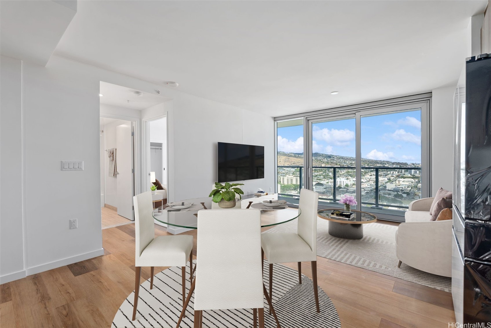 1515 Liona Street 3607