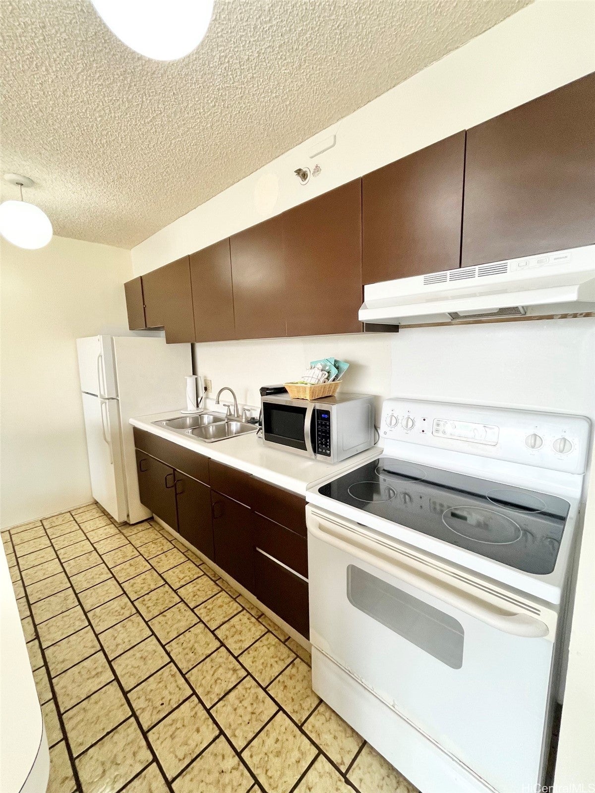 201 Ohua Avenue T2-3609