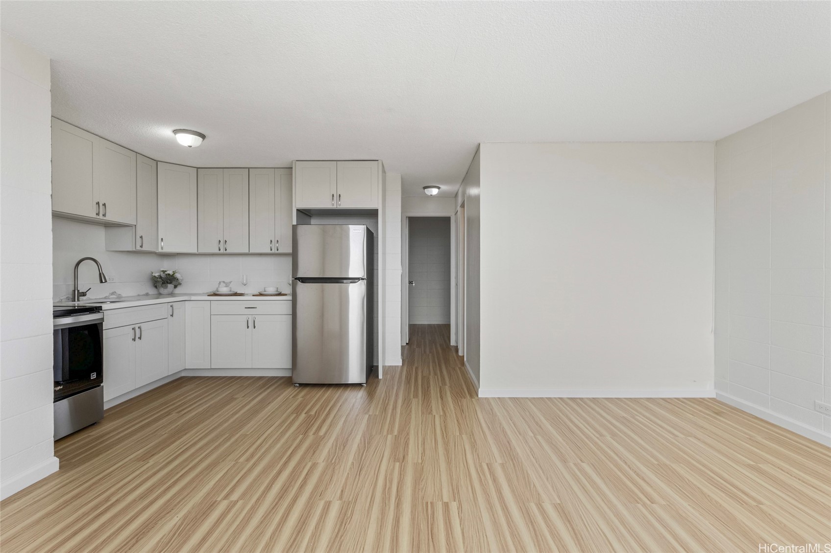 94-099 Waipahu Street A303