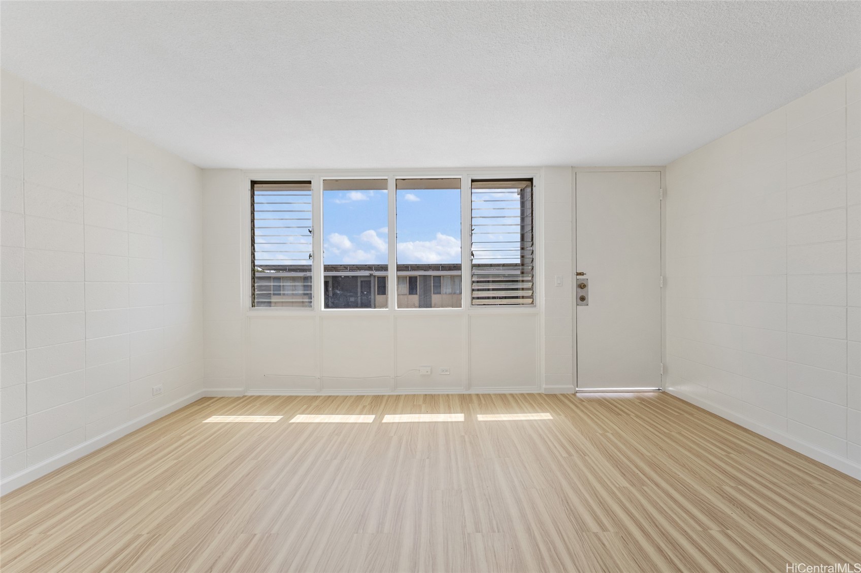 94-099 Waipahu Street A303