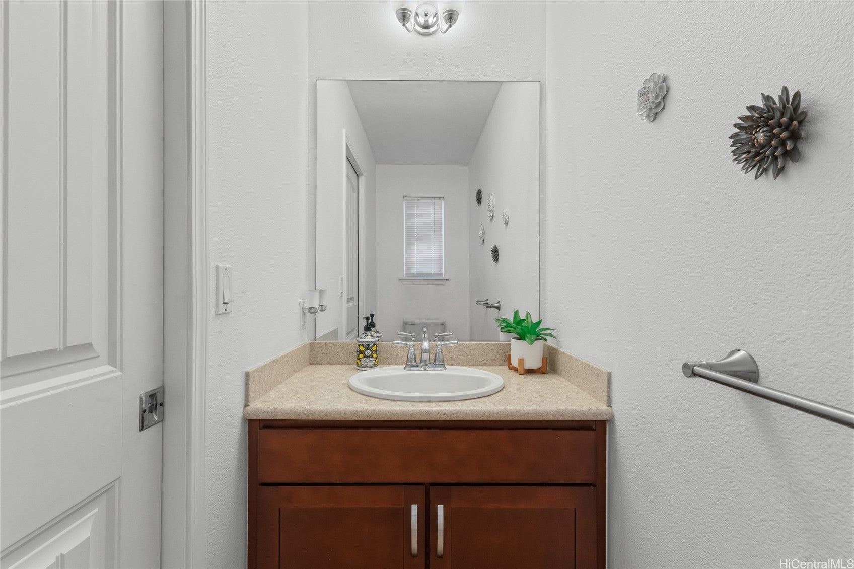 1166 Kukulu Street 704