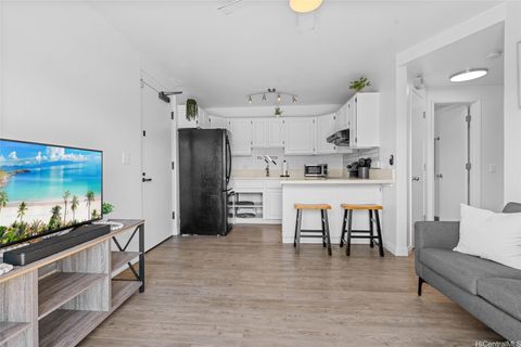 Photo of 1432 Keeaumoku Street #201, Honolulu, HI 96822 (MLS # 202526385)