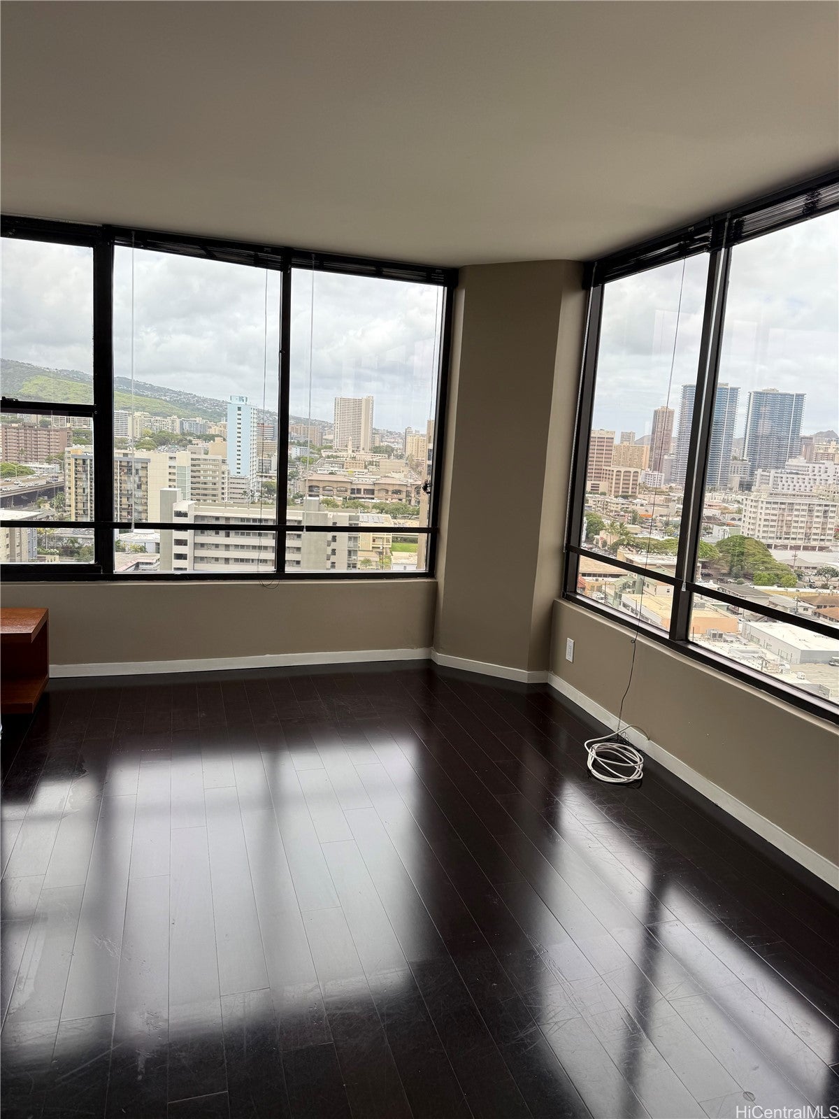 1221 Victoria Street 1705