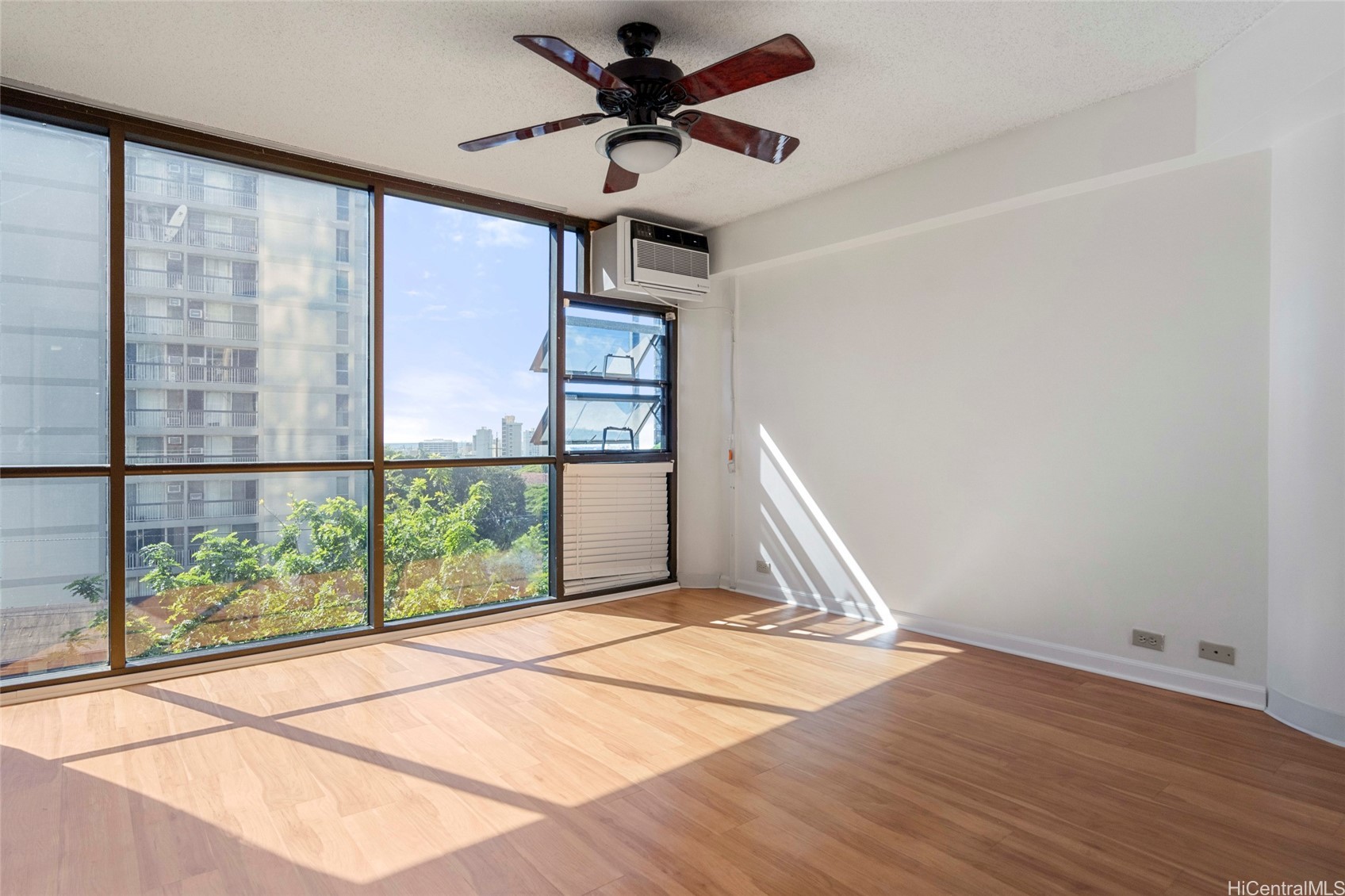 2101 Nuuanu Avenue #I  303