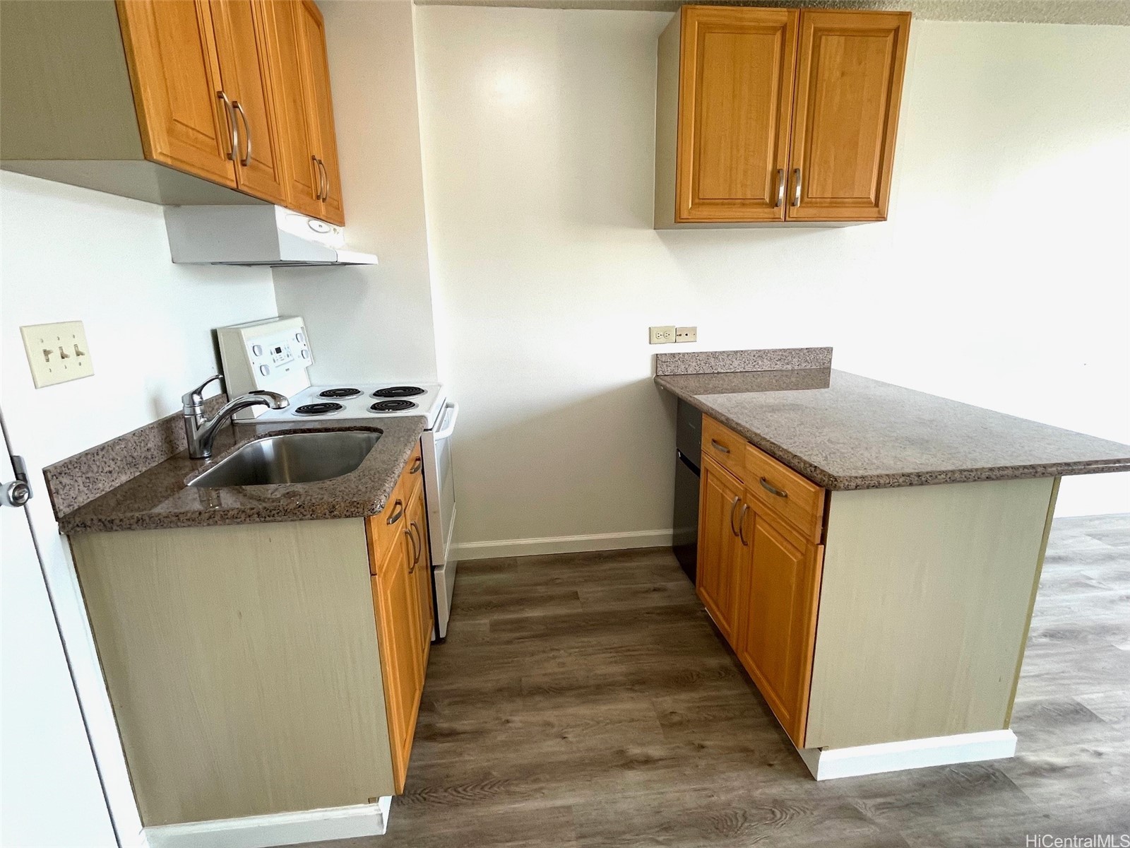 1560 Kanunu Street 1402
