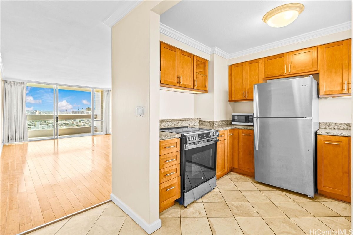 1212 Punahou Street 2005