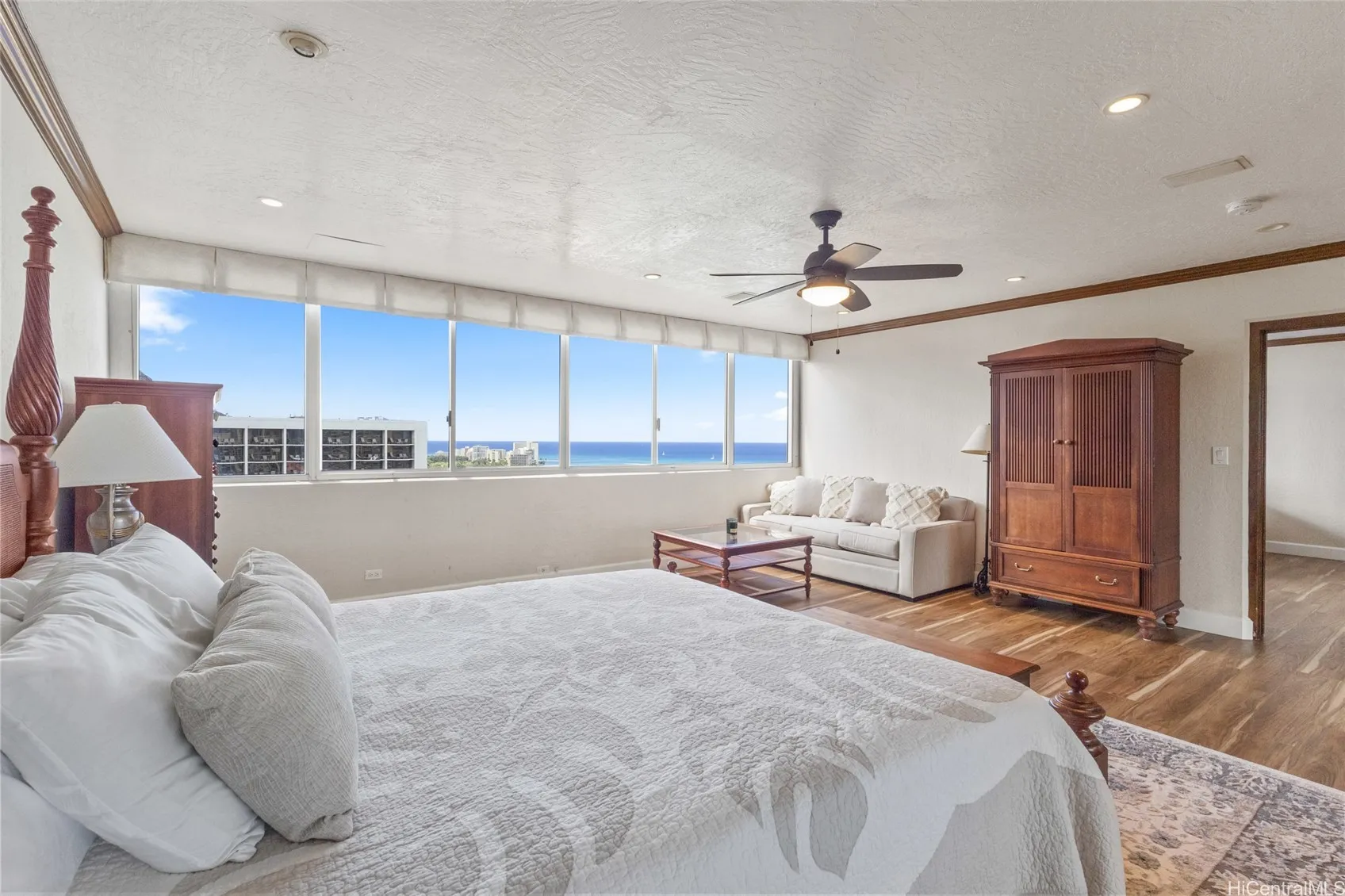 Honolulu, Hawaii 96815, United States, 3 Bedrooms Bedrooms, ,4 BathroomsBathrooms,Residential,Active,189465