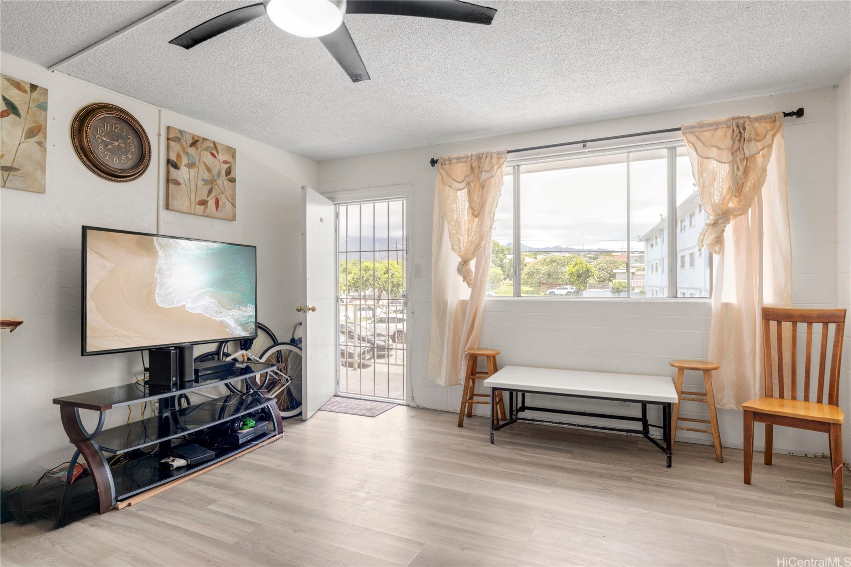 94-011 Waipahu Street D214