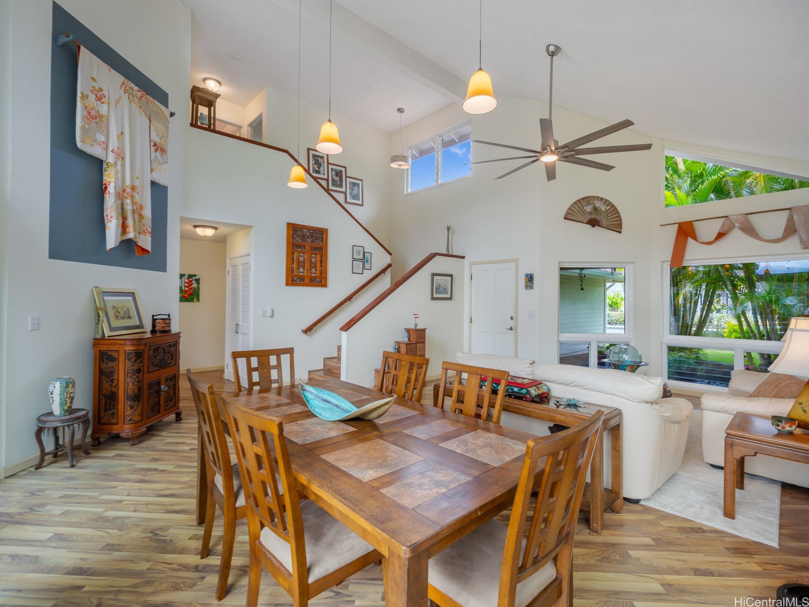 1586 Paukiki Street