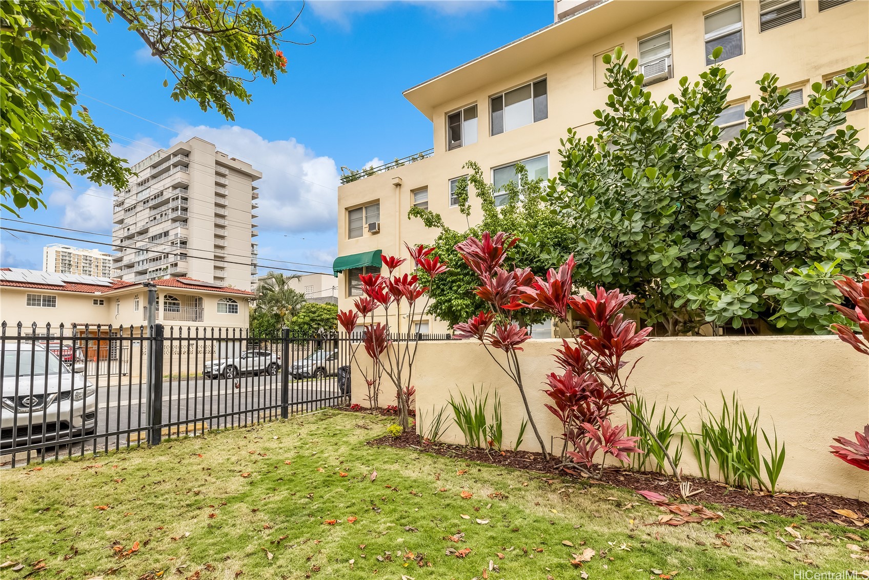 Commodore Waikiki Condominium