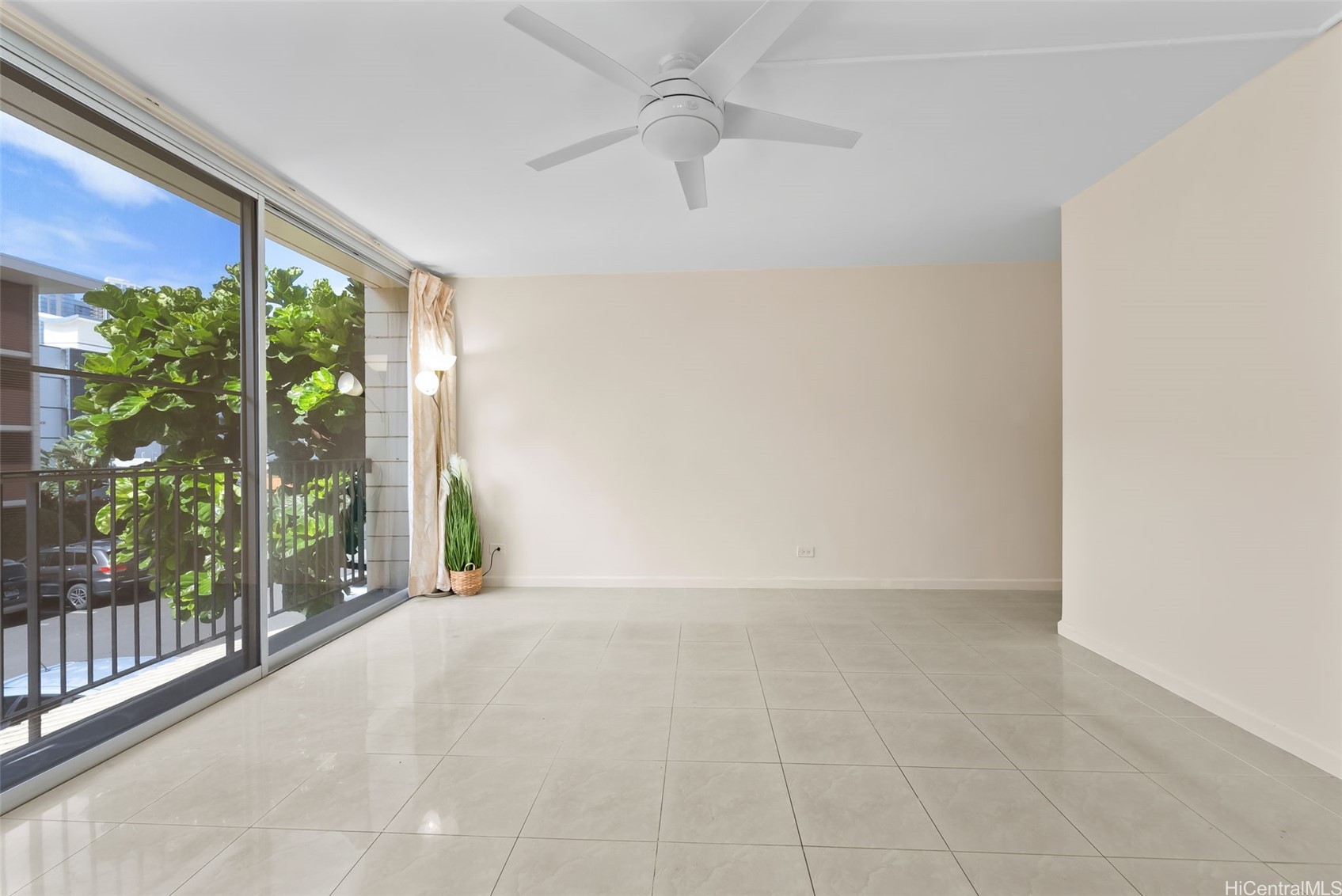 933 Kaheka Street A207