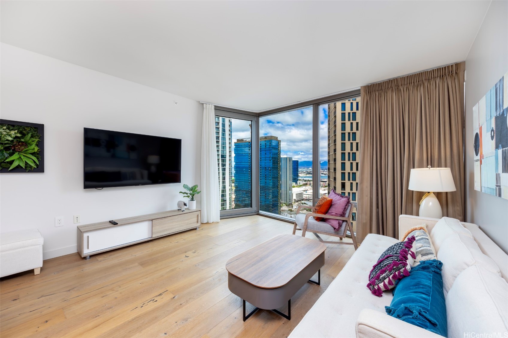 1001 Queen Street 3003