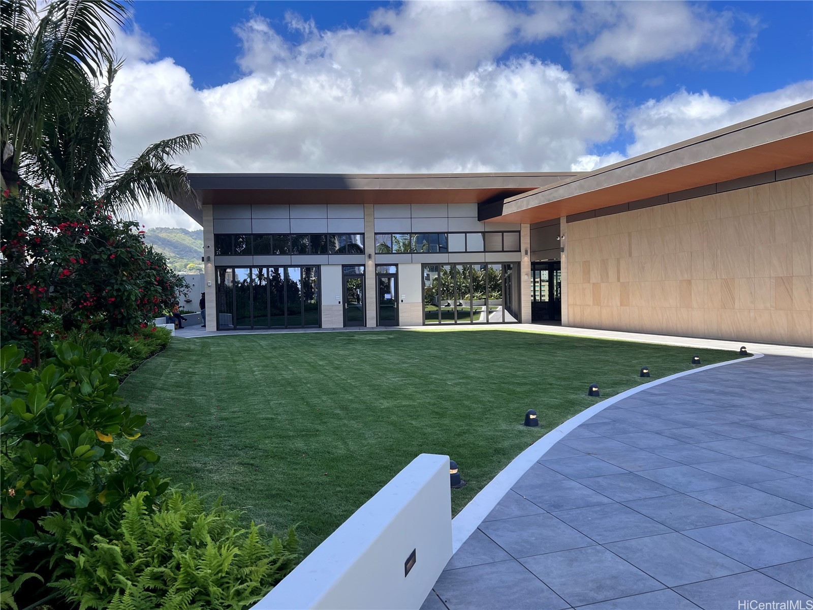 1515 Liona Street 3207