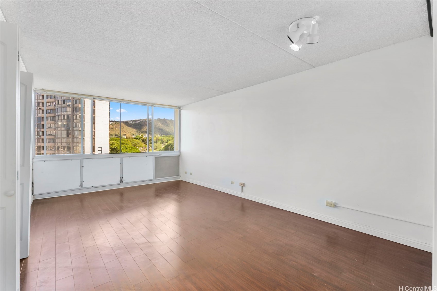 2029 Nuuanu Avenue 1105
