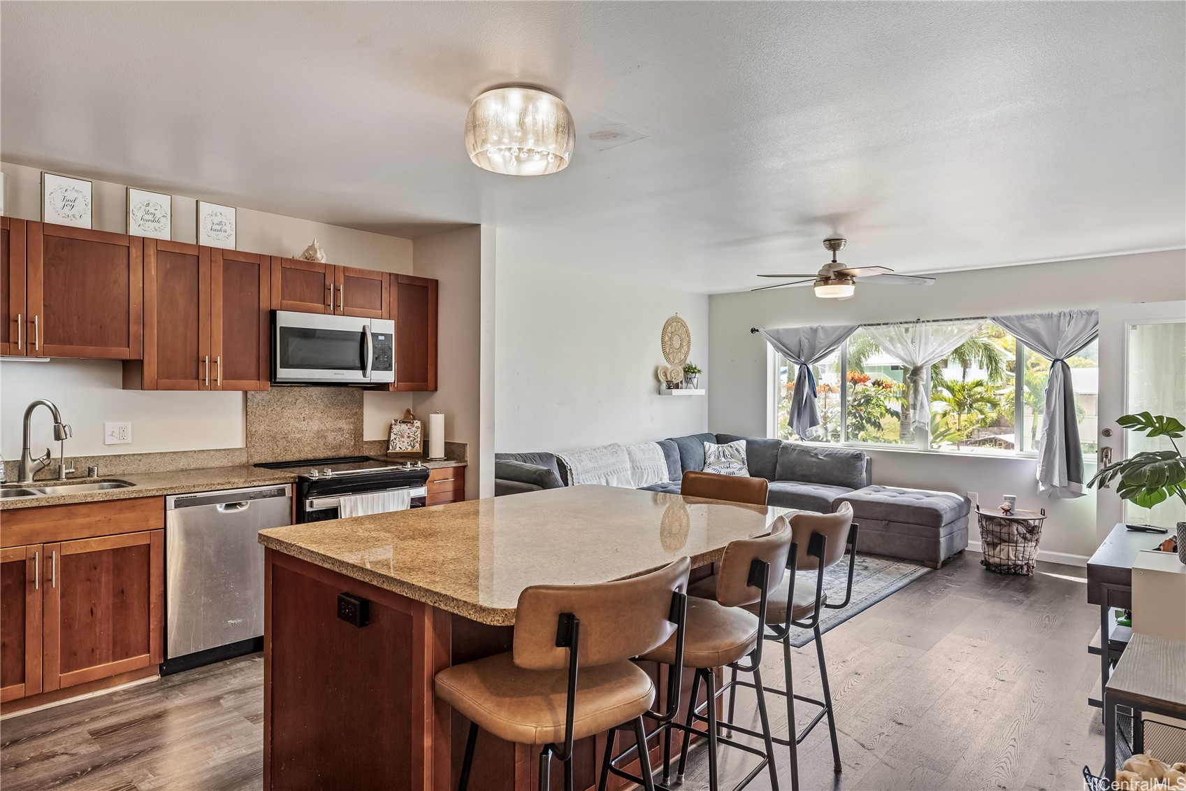 95-060 Waikalani Drive 301