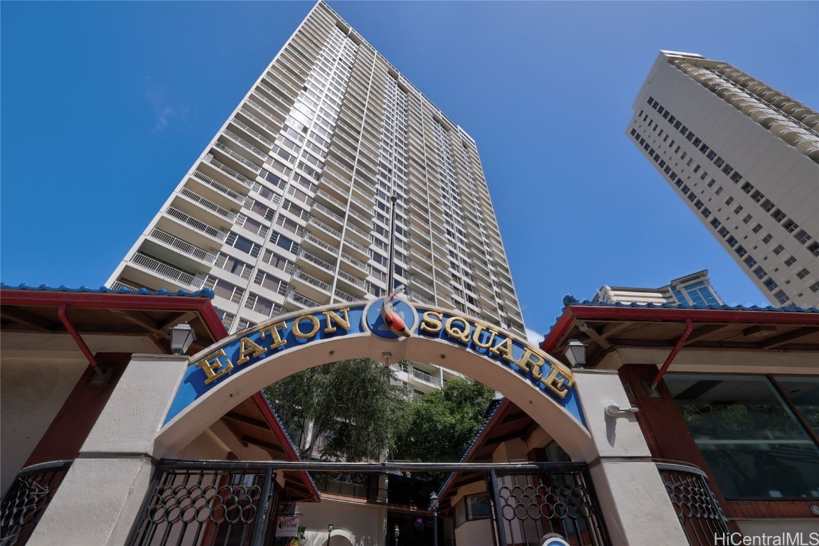 Villa On Eaton Square Condominium