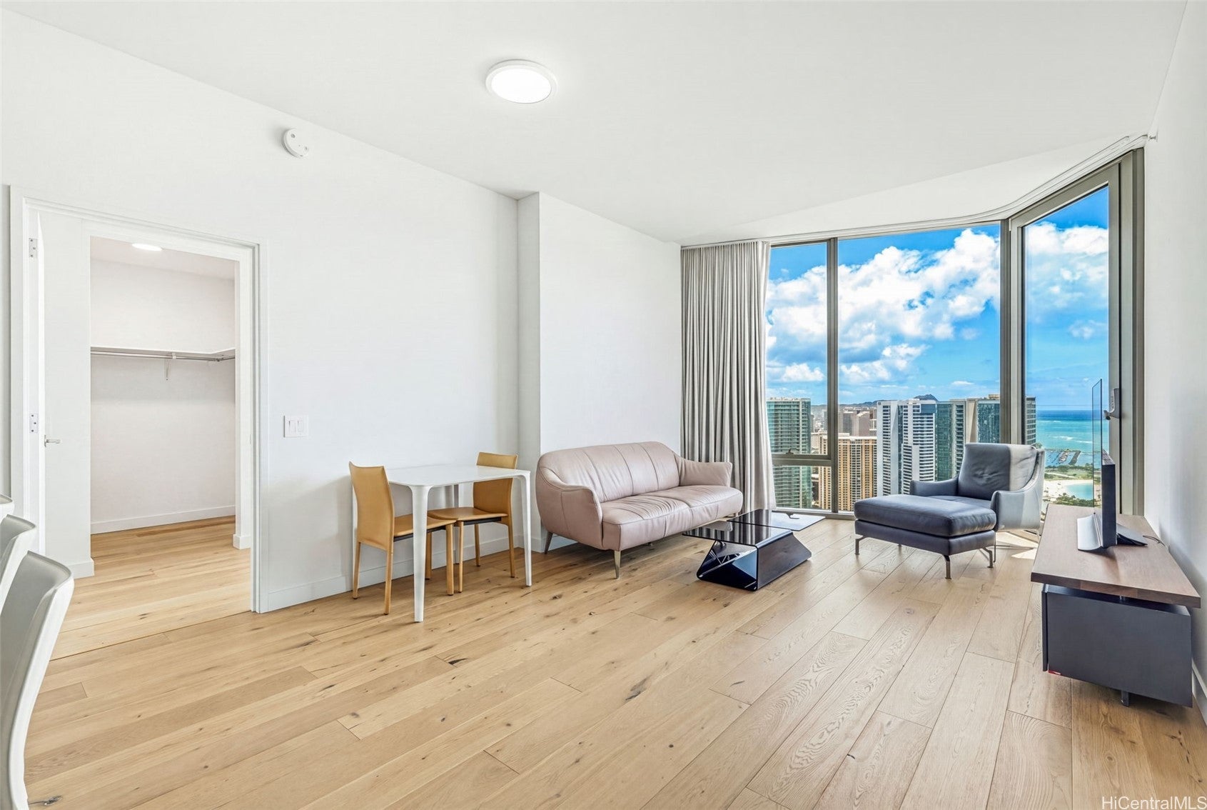 1001 Queen Street PH 4004