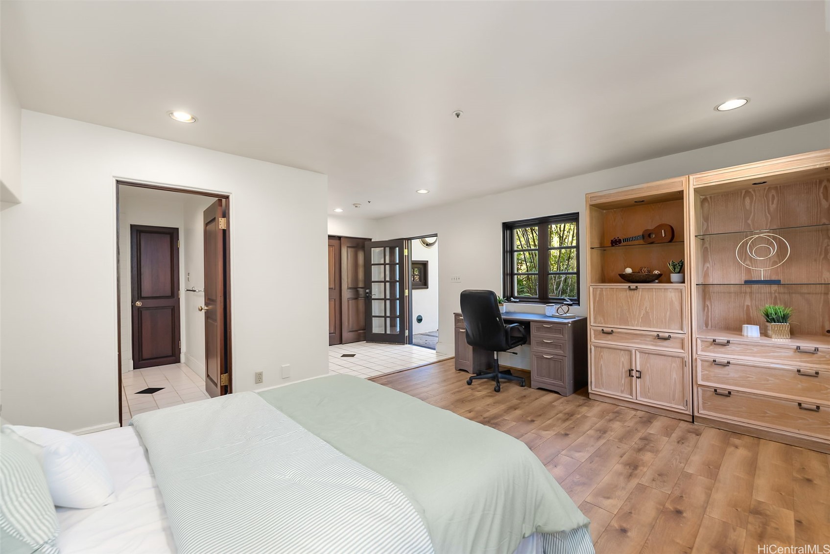 Honolulu, Hawaii, 96815, United States, 4 Bedrooms Bedrooms, ,6 BathroomsBathrooms,Residential,Active,2033377