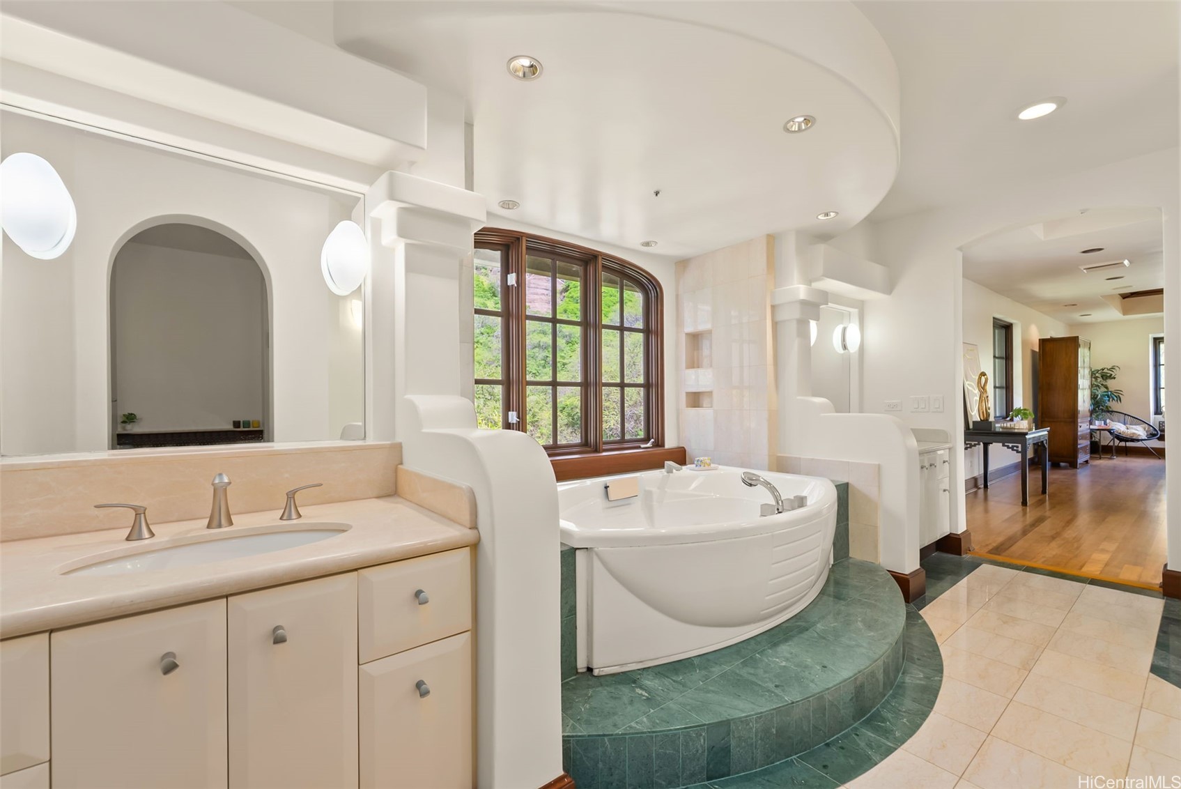 Honolulu, Hawaii, 96815, United States, 4 Bedrooms Bedrooms, ,6 BathroomsBathrooms,Residential,Active,2033377